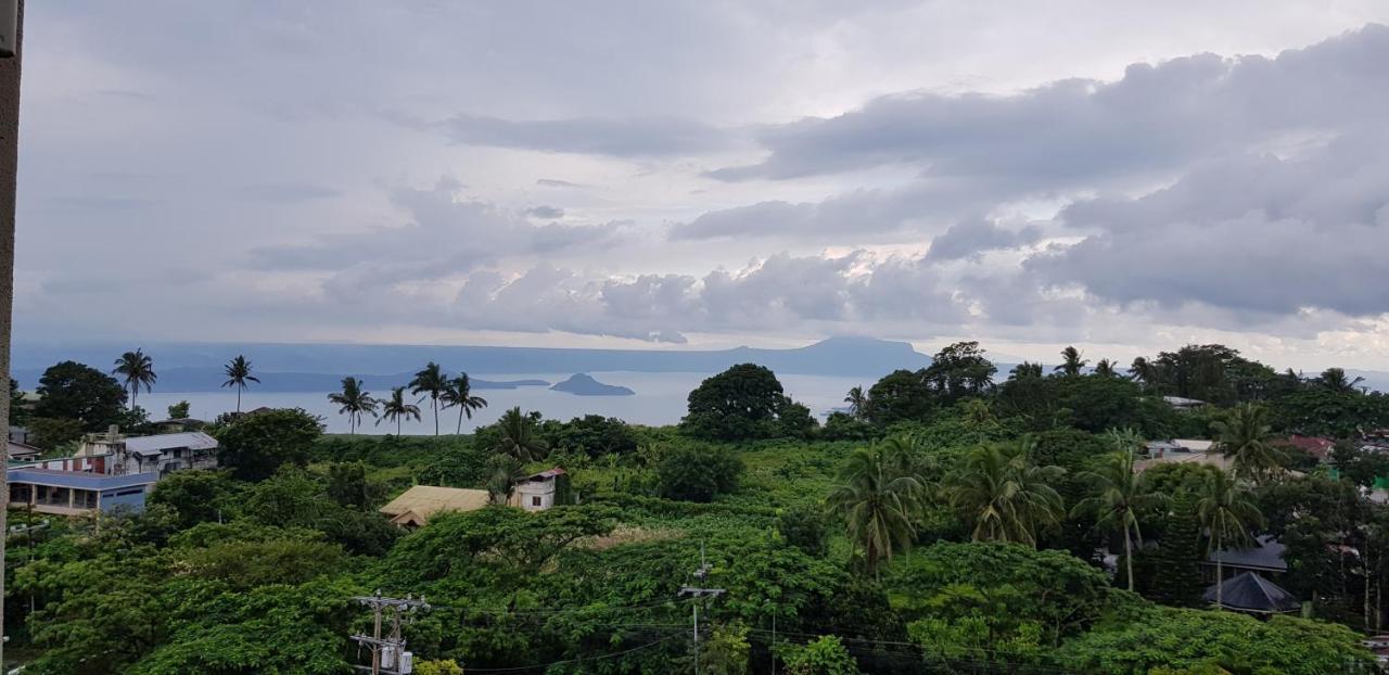 One Tagaytay Place Private Residences Тагайтай Экстерьер фото