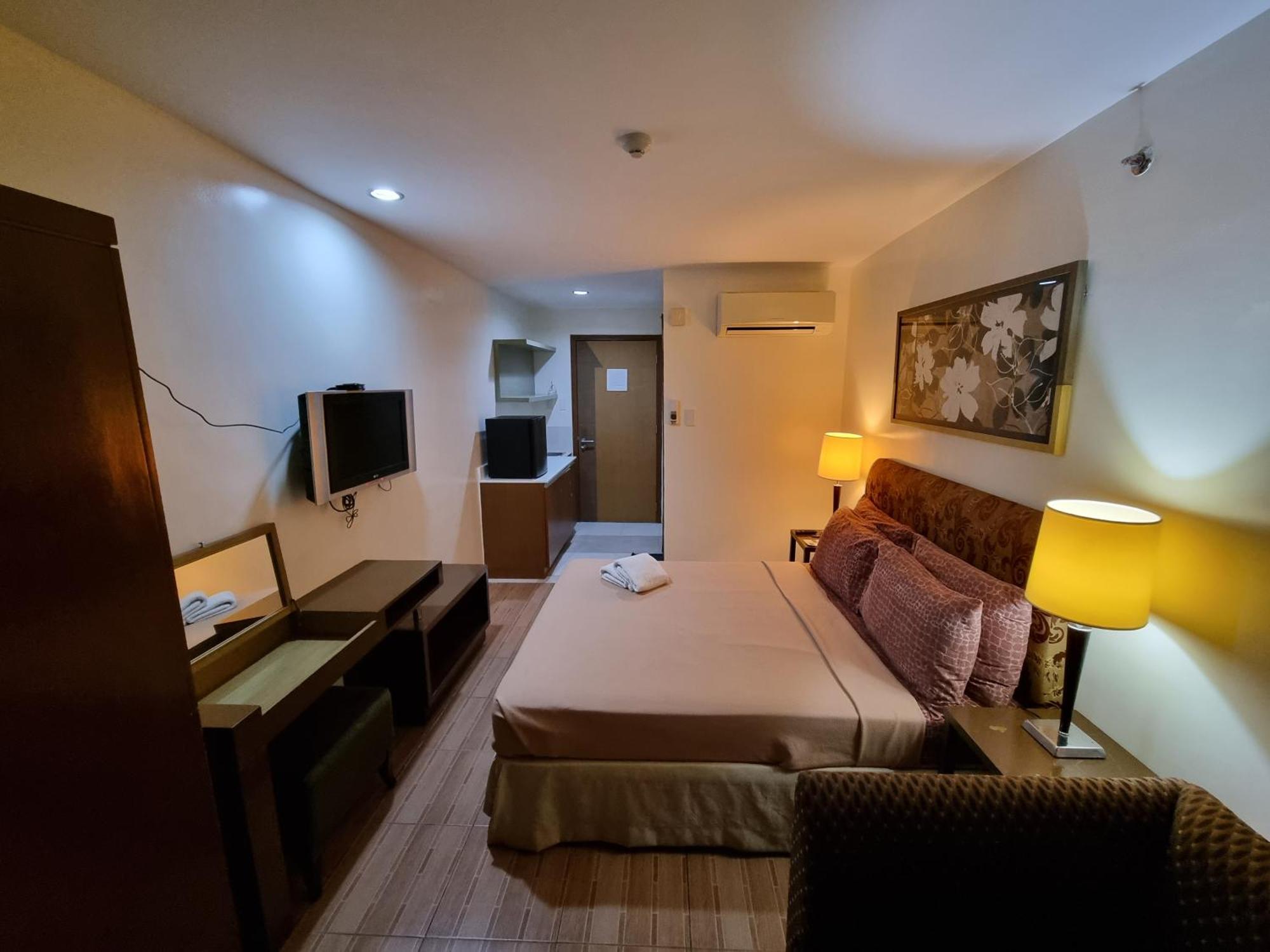 One Tagaytay Place Private Residences Тагайтай Экстерьер фото